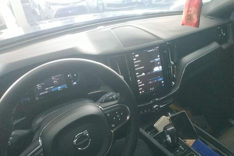 Used Volvo XC60 2024 B5 4x4 Smart Luxury Edition