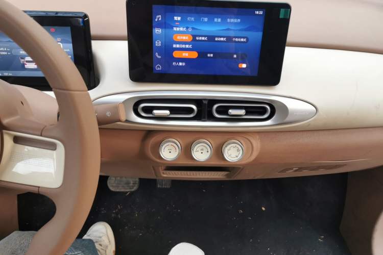 Used Wuling Hongguang MINIEV 2025 Four-Door Version Zhenxiang+ Edition Audio And AC Panel