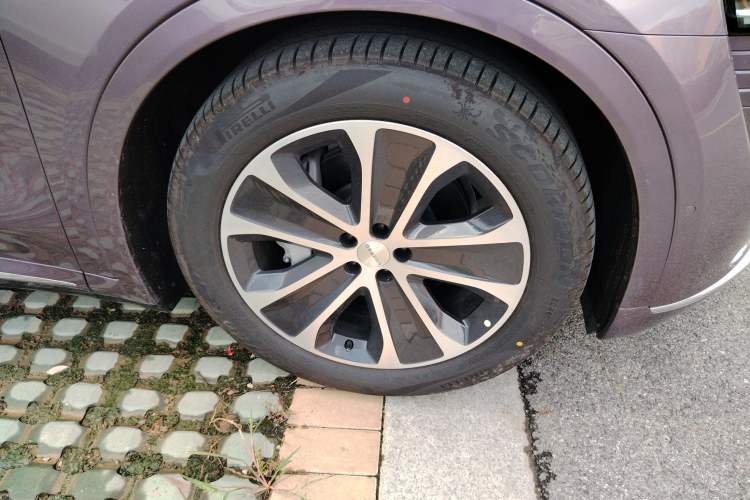 Used Hima Luxeed R7 2024 All-Electric 802 km Max