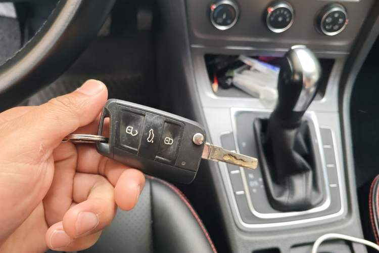 Used Volkswagen Golf 2016 1.6L Automatic Fashion Model Vehicle Key