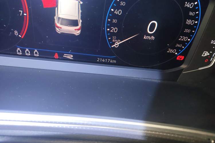 Used Volkswagen T-ROC 2024 300TSI DSG Two-Wheel-Drive Chen Guang Edition
