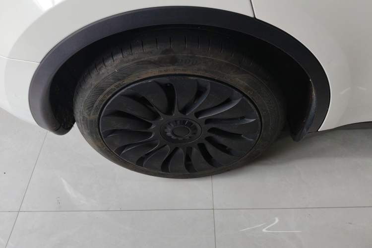 Used Tesla Model Y 2023 Rear-Wheel-Drive Version Right Rear Wheel Hub