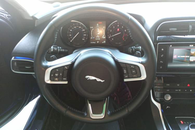 Used Jaguar XEL 2018 2.0T 200 PS LOVE Devotion Edition