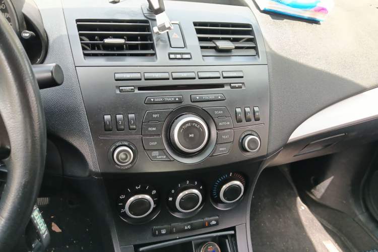 Used Mazda 3 2013 Sedan 1.6L Manual Elite Model