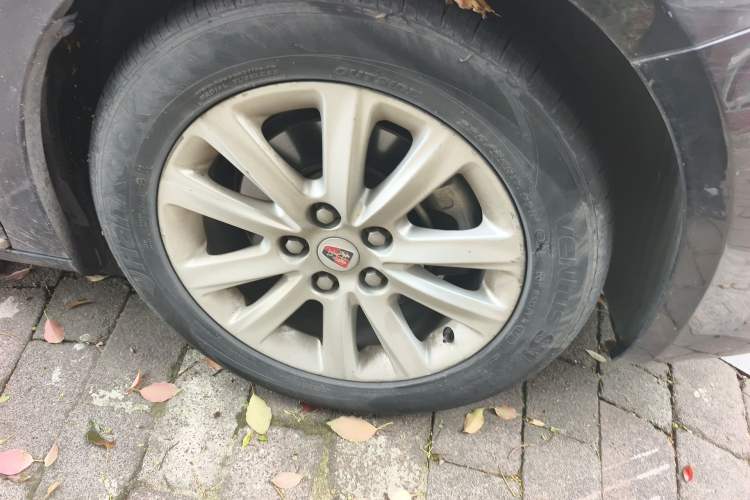 Used Roewe 950 2012 2.0L Comfort Edition Right Front Wheel Hub