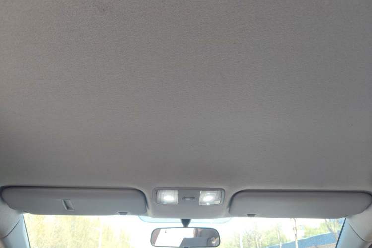 Used Hyundai Verna (older generation) 2010 Sedan 1.4L Manual Comfort GS Headliner