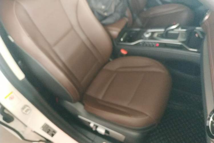 Used Wey VV6 2021 2.0T Two-Wheel Drive Smart Plus
