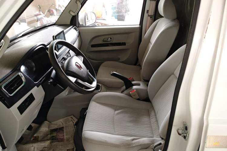 Used Jinbei New Hiace S 2023 1.5L Wealth Edition Van 2/5-Seater Air-Conditioned Model SWC15M