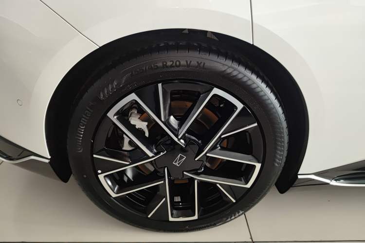 Used Avatr 06 2025 Ultra Pure Electric Edition Exterior 5