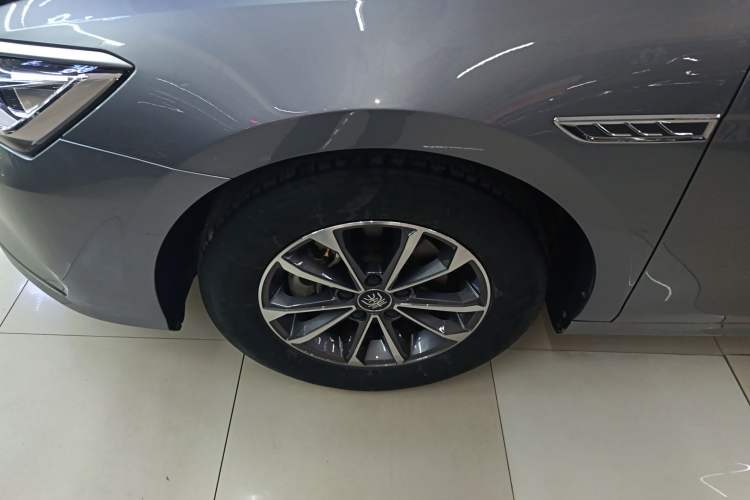 Used BYD Qin PLUS 2023 Champion Edition DM-i 55KM Leading Model Left Front Wheel Hub