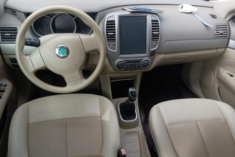 Used Dongfeng Junfeng E11K 2019 Standard Model