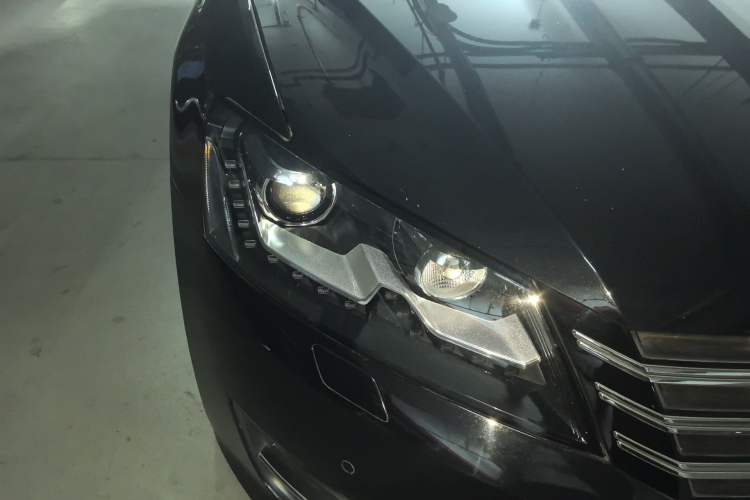 Used Volkswagen Passat 2011 1.8 TSI DSG Ultimate Edition Right Front Headlight