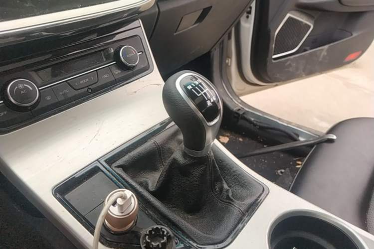 Used Geely Auto Emgrand GL 2017 1.3T Manual Elite Model Gear Lever