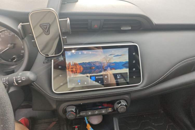 Used Nissan Kicks 2022 1.5L CVT XV Luxury Edition Audio And AC Panel