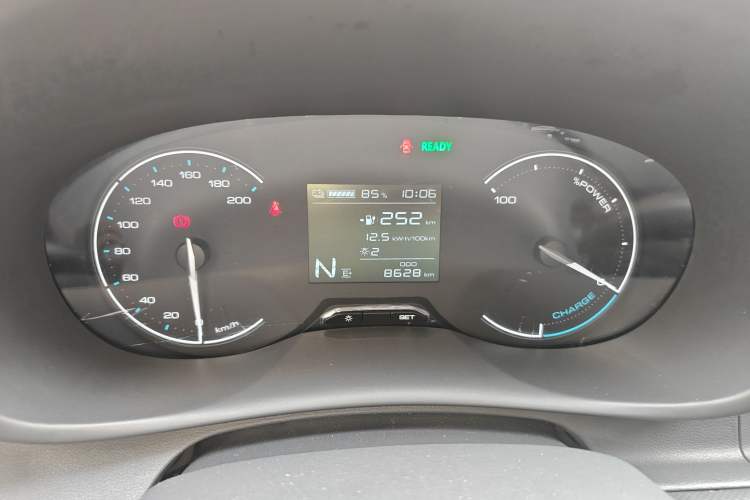 Used Wuling Hongguang New Energy 2024 All-Electric Model 300KM Standard Version Instrument Cluster