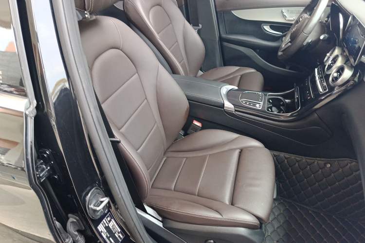 Used Mercedes-Benz GLC 2022 Facelifted GLC 260 L 4MATIC Dynamic Edition Right Front Seat