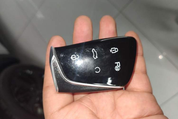 Used Dongfeng Aeolus Huge 2022 Mach Dual-Motor 1.5T MHD Dare-to-Dream Edition