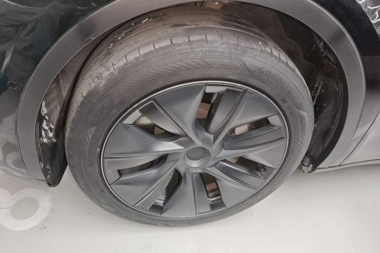 Used Tesla Model Y 2023 Rear-Wheel-Drive Version Left Front Wheel Hub