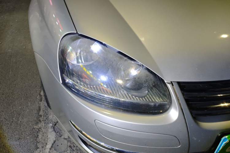 Used Volkswagen Sagitar 2011 1.4 TSI Automatic Tech Model Right Front Headlight