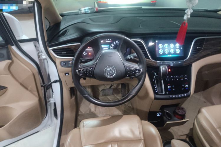 Used Buick GL8 2017 ES 28T Luxury Model China V Standard Steering Wheel