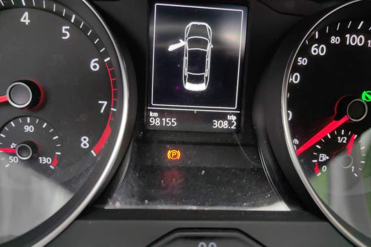 Used Volkswagen Magotan 2017 330TSI DSG Luxury Model Odometer Close Up