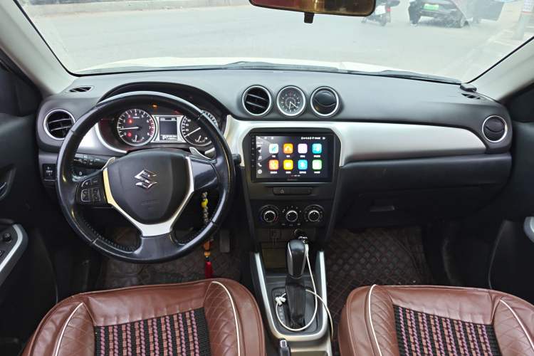 Used Suzuki Vitara 2016 1.4T Automatic Two-Wheel Drive Elite Model Center Console