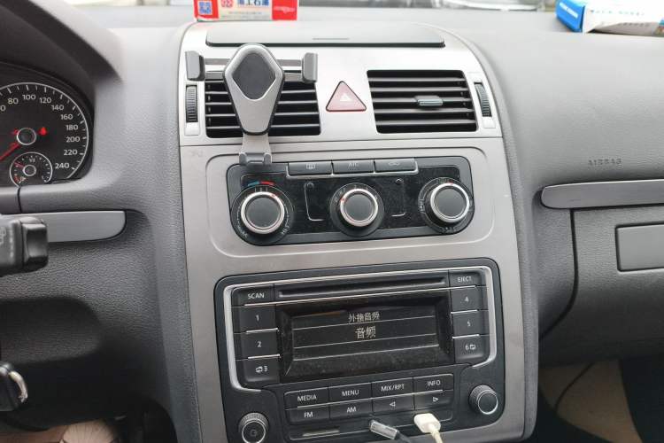 Used Volkswagen Touran 2013 1.4T DSG Comfort Edition 5-Seater Audio And AC Panel