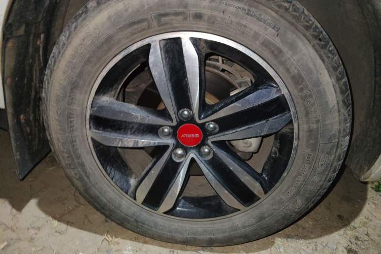 Used Geely Auto GX7 2015 Classic Edition 1.8L Manual Elite Model China V Standard Right Front Wheel Hub