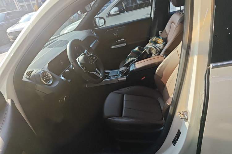 Used Mercedes-Benz GLB 2023 GLB 220 Sport Edition Left Front Seat