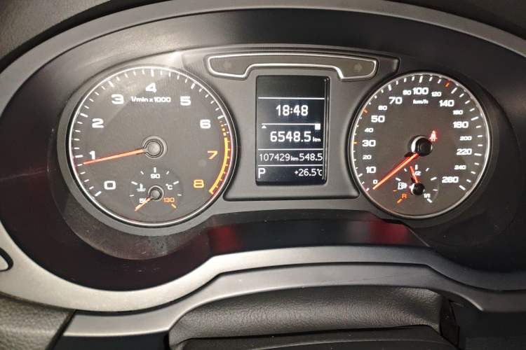 Used Audi Q3 2013 35 TFSI Comfort Model Odometer Close Up