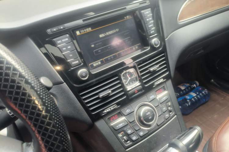 Used Hongqi H7 2015 2.0T Luxury Model Audio And AC Panel