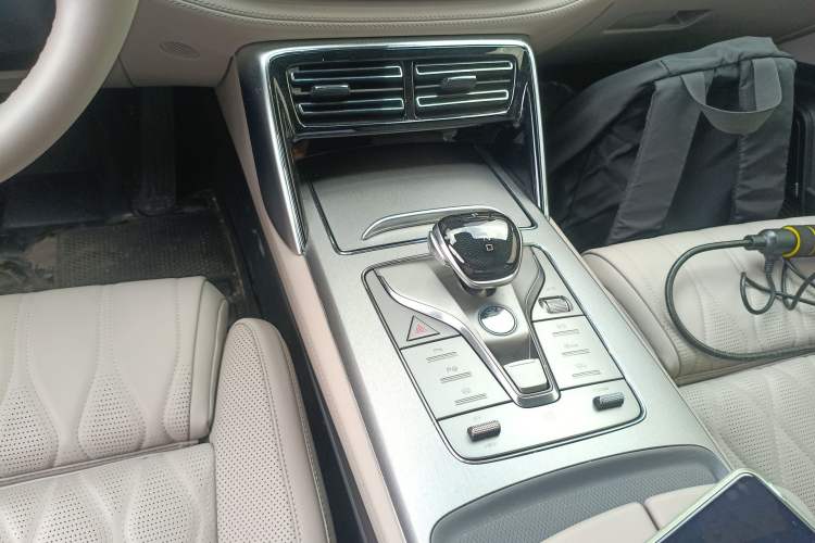 Used BYD Tang New Energy 2025 Intelligent Driving Version DM-i 115KM Flagship Edition Gear Lever