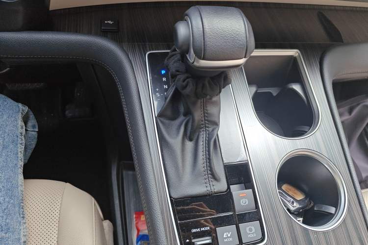 Used Toyota Granvia 2022 2.5L Hybrid Prestige Edition
