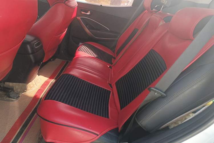 Used Hyundai Santa Fe 2015 2.0T Automatic All-Wheel Drive Smart Version 5 Seats Left Rear Seat