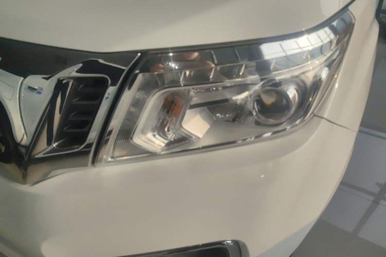 Used Nissan Navara 2021 2.5L Automatic 4x4 Premium Version QR25