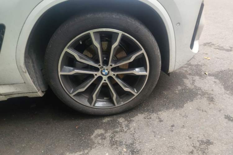 Used BMW X3 2023 xDrive30i Leading Model M Night Edition Package Right Front Wheel Hub