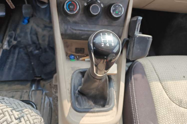 Used CHANGAN KUAYUE Xing V7 2022 1.6L Gasoline Luxury Model 2-Door Dual-Swing Doors DAM16KR Gear Lever