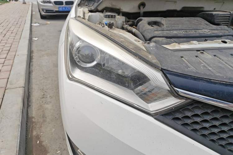 Used Haima M3 2016 1.5L Manual Comfort Model with Sunroof
