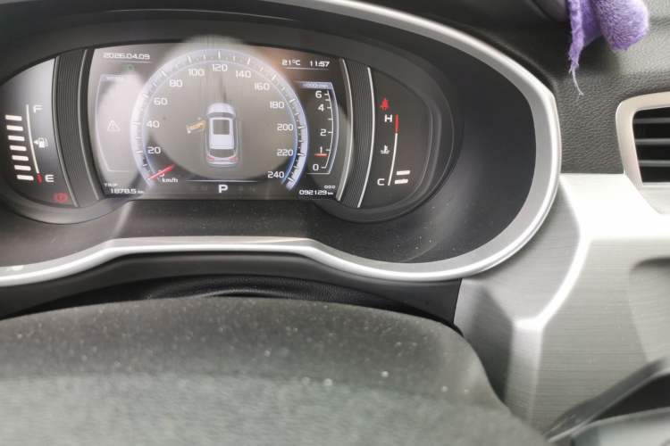 Used Geely Auto Emgrand X7 Sport 2016 1.8TD Automatic Smart Model Odometer Close Up