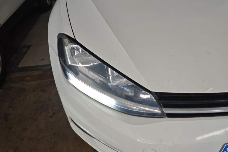 Used Volkswagen Golf 2018 1.6L Automatic Comfort Model Right Front Headlight