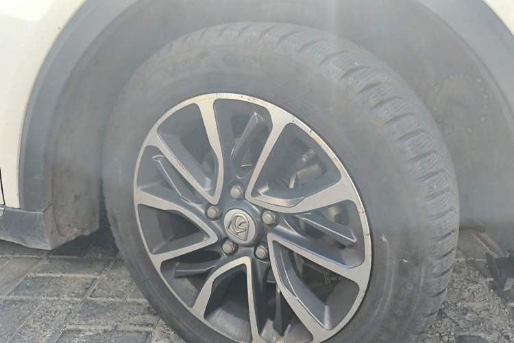 Used Baojun 730 2017 1.5T Manual Prestige Version 7 Seats Right Front Wheel Hub