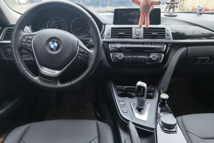 Used BMW 3 Series 2017 320Li Fashion Model Center Console