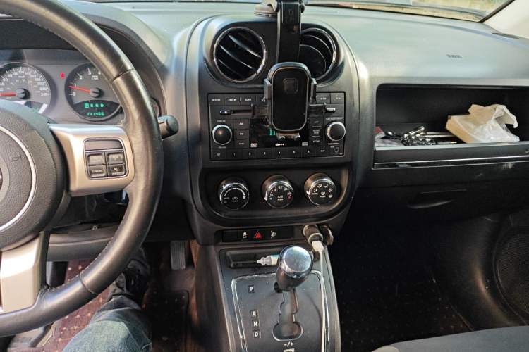 Used Jeep Compass 2013 2.4L four-wheel-drive sport version