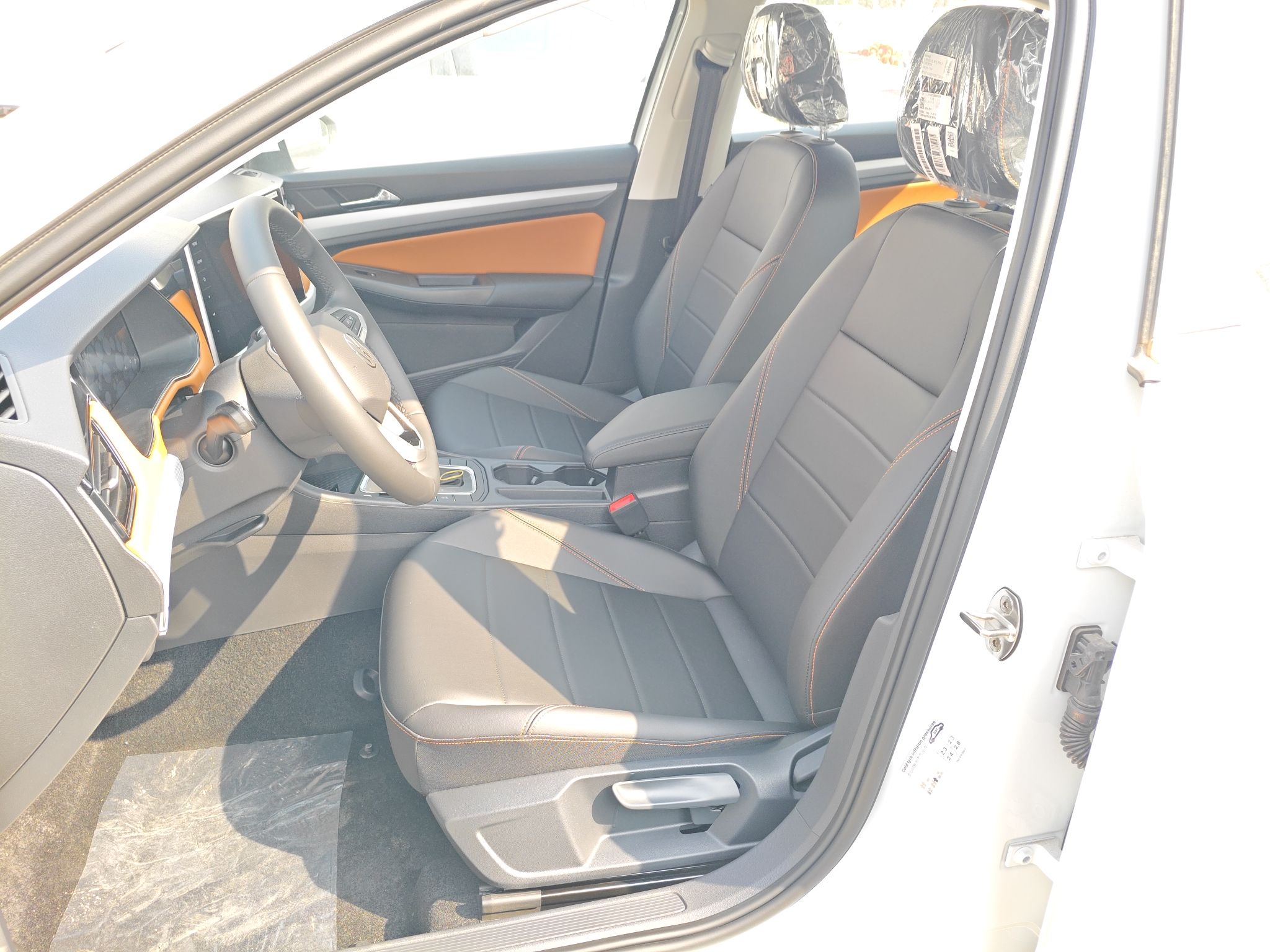 Переднее сиденье в автомобиле