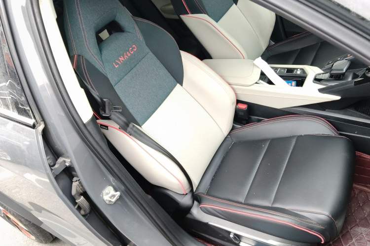 Used Lynk & Co 06 2021 1.5T Shero Pink Special Edition Right Front Seat