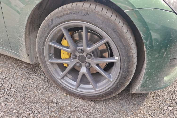 Used Tesla Model 3 2022 Rear-Wheel-Drive Version Right Front Wheel Hub