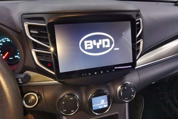 Used BYD Song 2017 Gaishe Upgrade Edition 1.5TID Automatic Comfort Model Audio And AC Panel