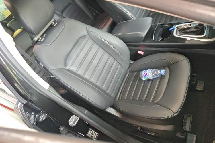 Used Ford Edge 2015 2.0T GTDi Two-Wheel-Drive High-Line Version Right Front Seat