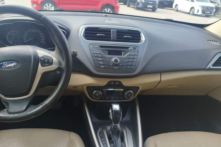 Used Ford Escort 2015 1.5L Automatic Fashion Model
