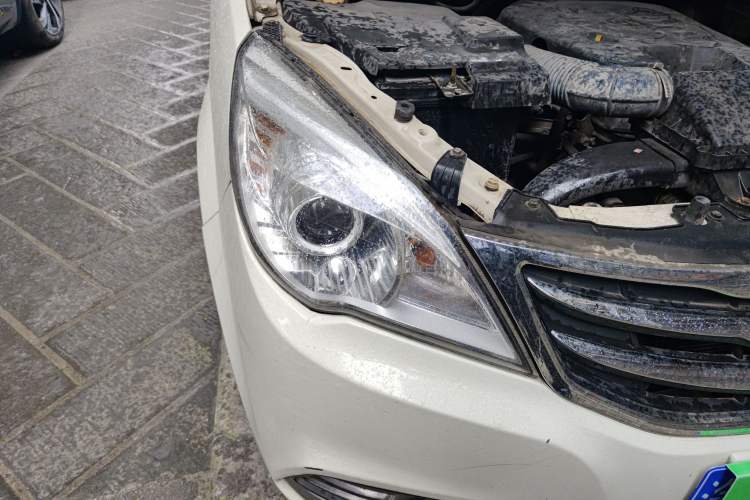 Used BAIC Weiwang M30 2015 1.5L Basic Version DAM15 Right Front Headlight